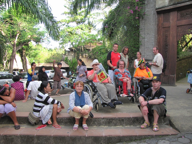 Devant Bali Bird Park.JPG