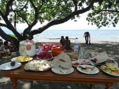 25 Tout le monde est repu