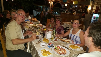 Le groupe lors d'un dîner de langoustes