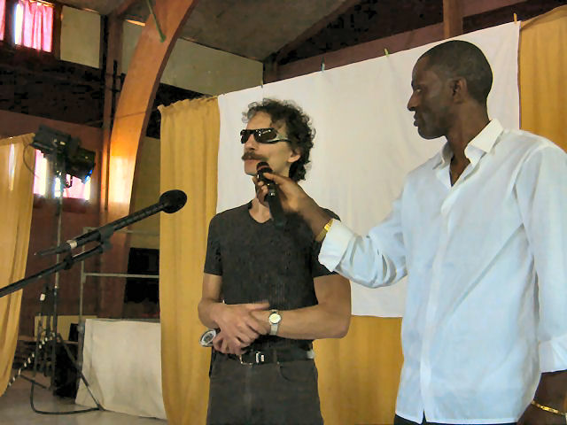 Mamady passe le micro __ Fran__ois.jpg